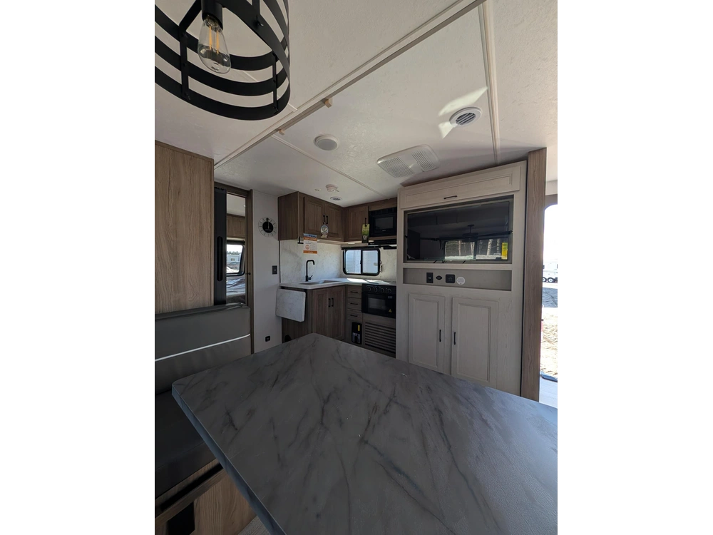 Coachmen Freedom Express Ultra Lite 245rks 2026 alt