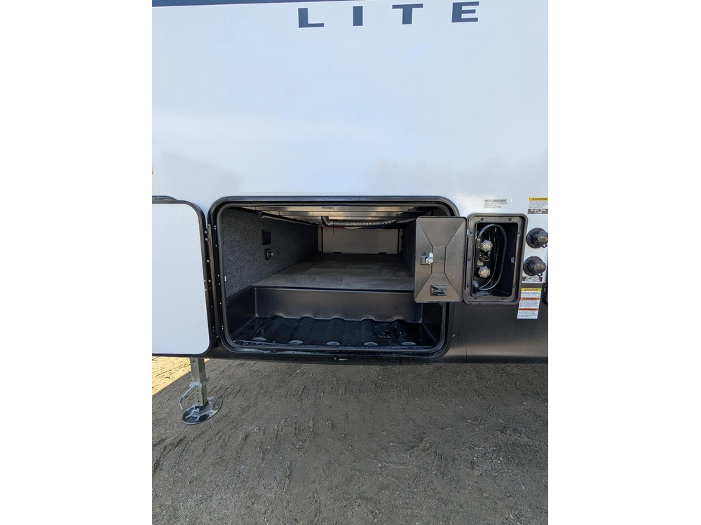 2026 Coachmen Chaparral 274bh alt