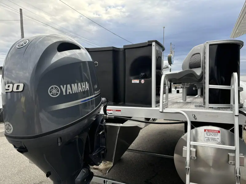 Bennington Marine 21S (Stern Fishing) Pontoon w/ Yamaha F90HP 2025