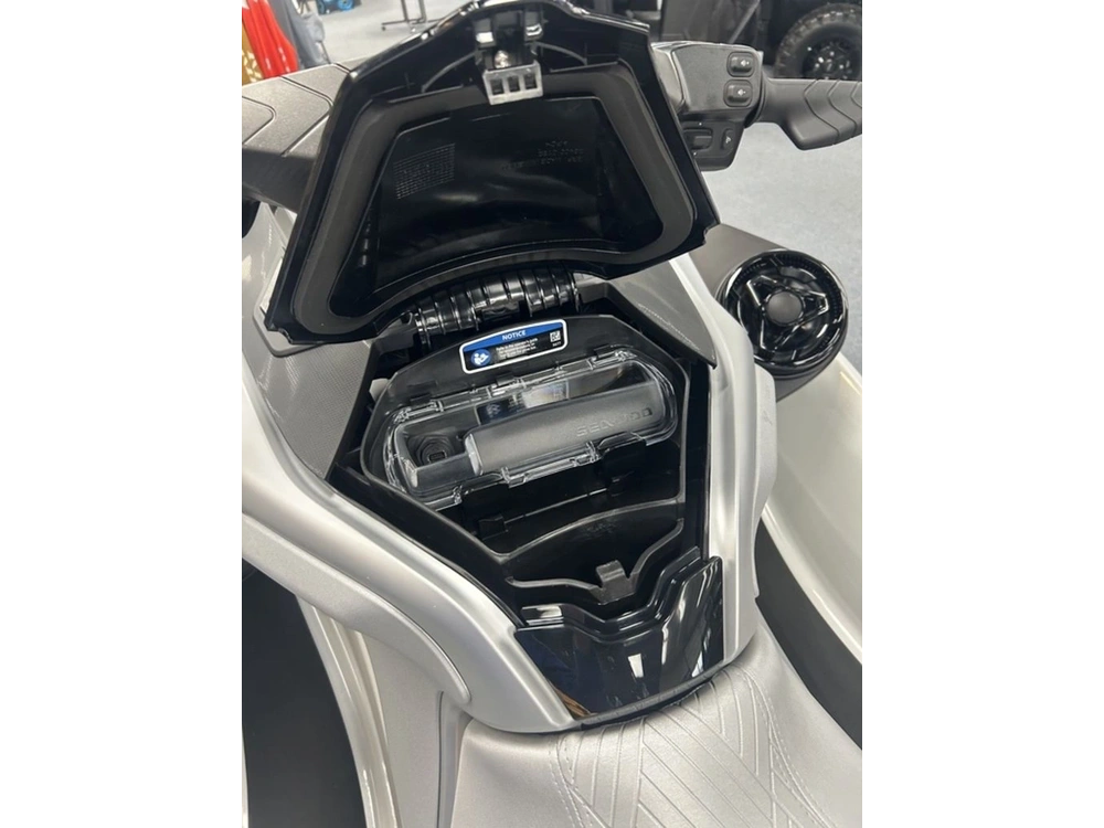 2026 Sea-doo Gtx Limited 325 (sound System) "white Pearl (premium Color)" alt