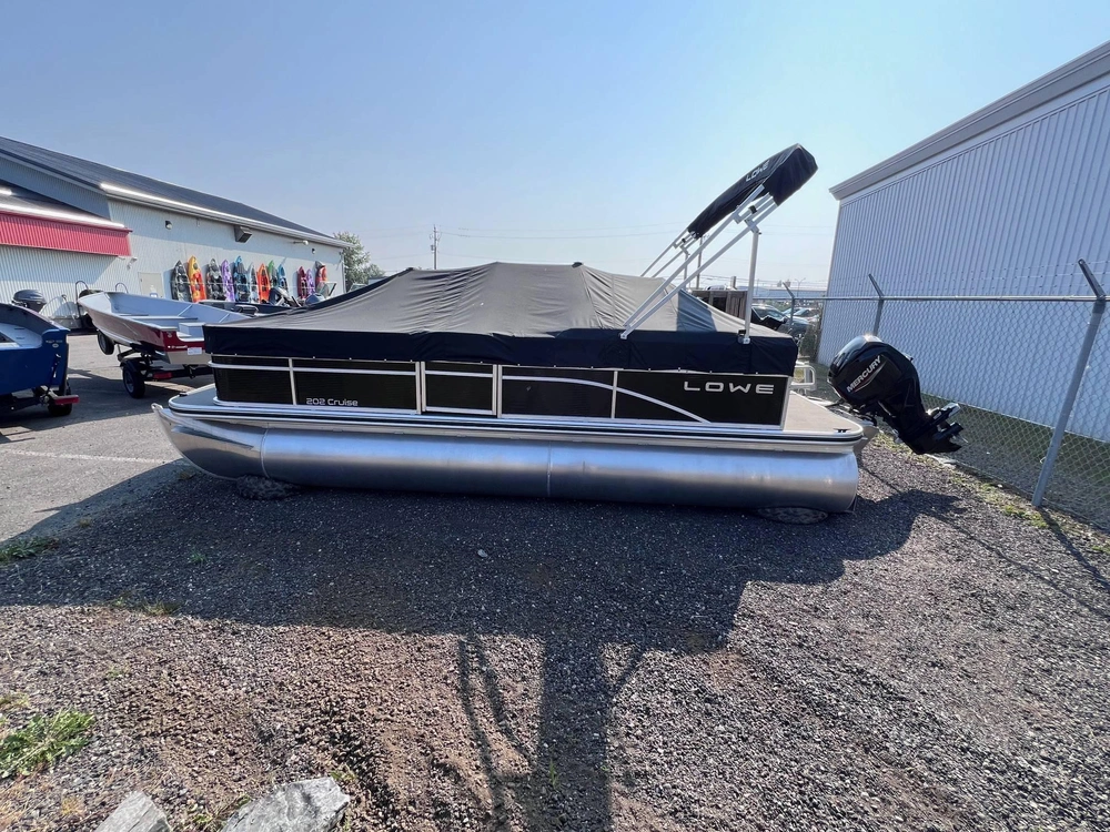 2023 Lowe Boats Ultra Fish 202 alt