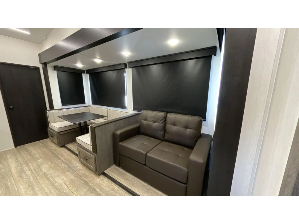 2025 Arctic Wolf 287bh alt