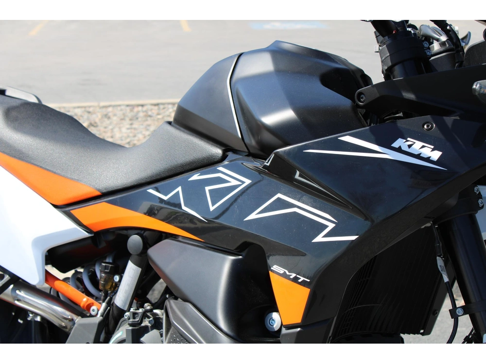 2024 Ktm 890 Smt alt
