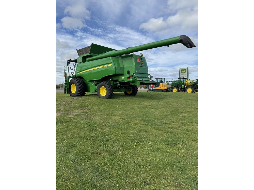2022 John Deere T670 alt