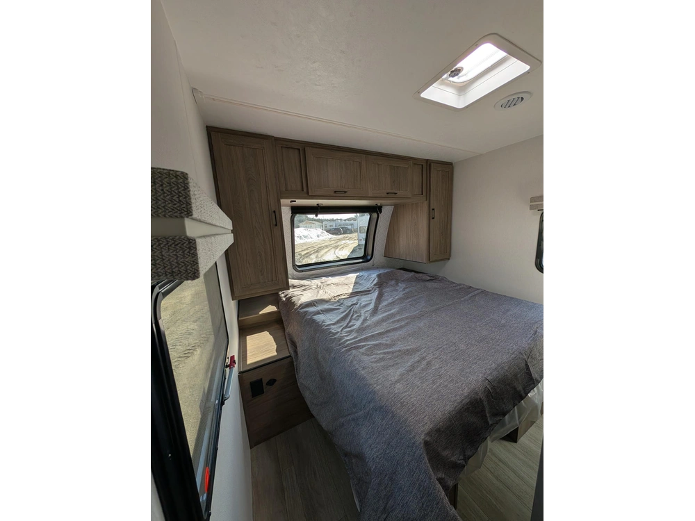 Coachmen Freedom Express Ultra Lite 245rks 2026 alt