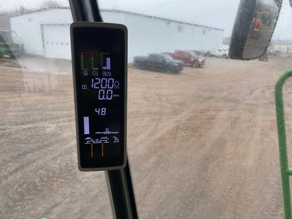 2023 John Deere T670 alt