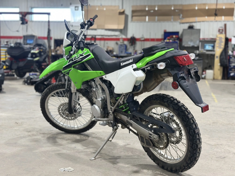 Kawasaki Klx300 2023 alt