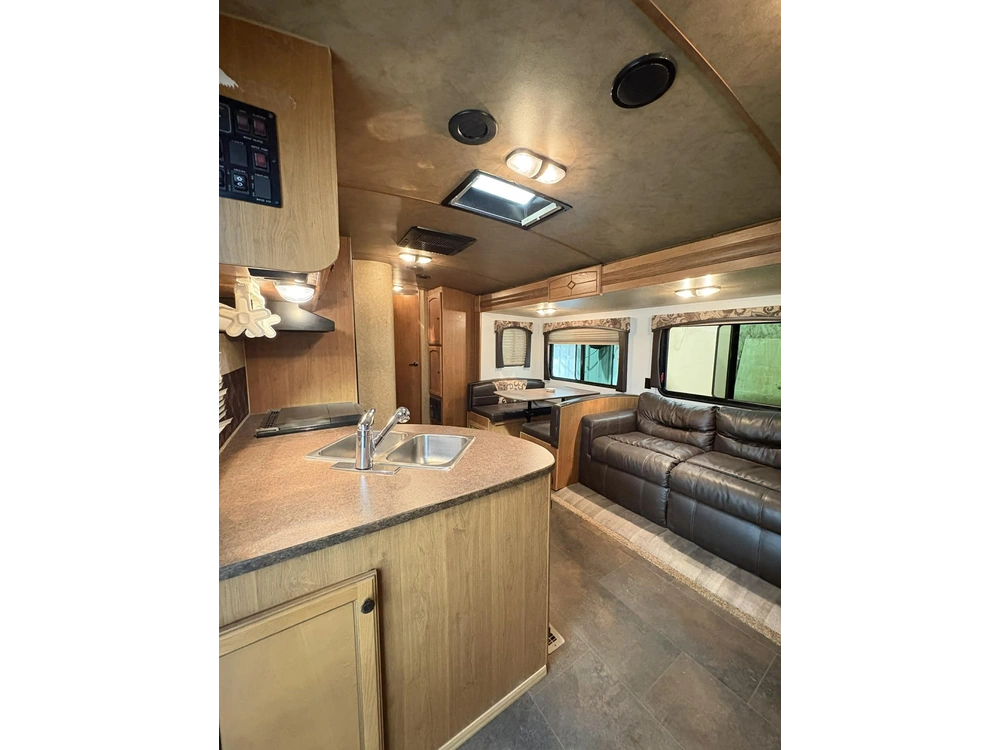Crossroads Rv Sunset Trail 300bh 2015 alt