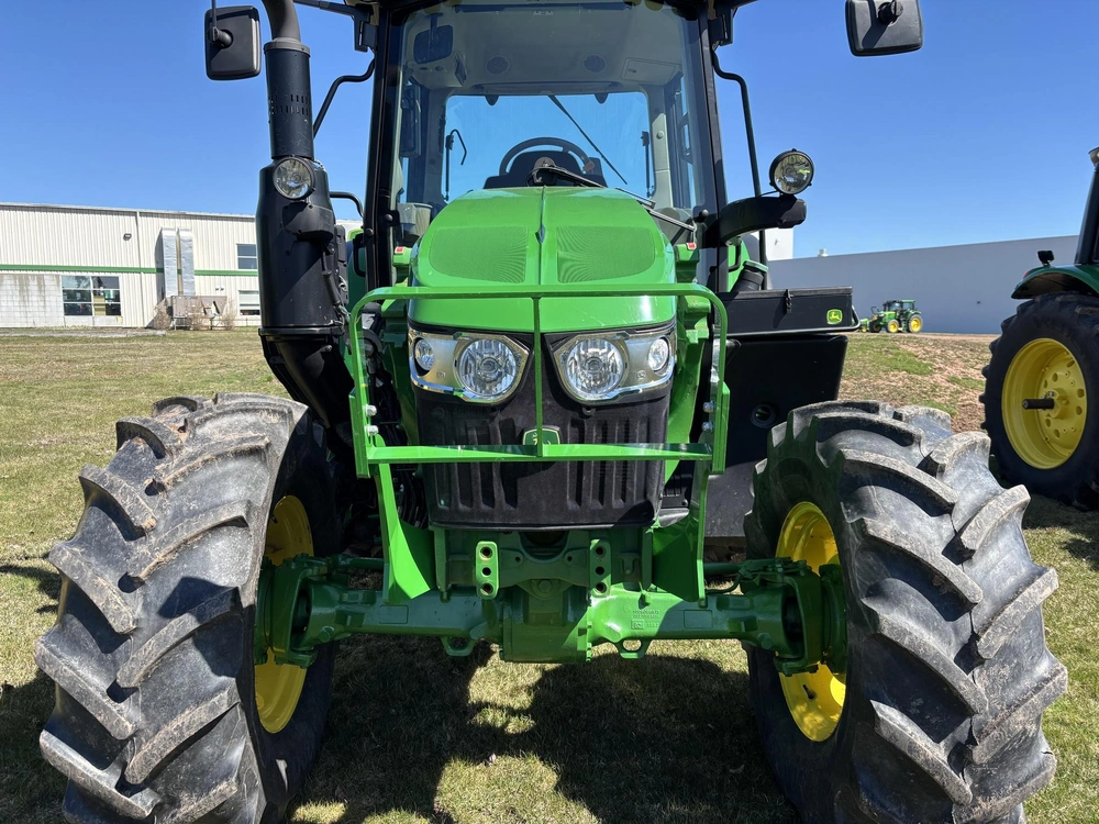 John Deere 6120m 2023 alt