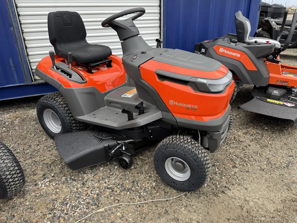 2025 Husqvarna LAWN TRACTOR,38INCH,13.8HP,B&S 
