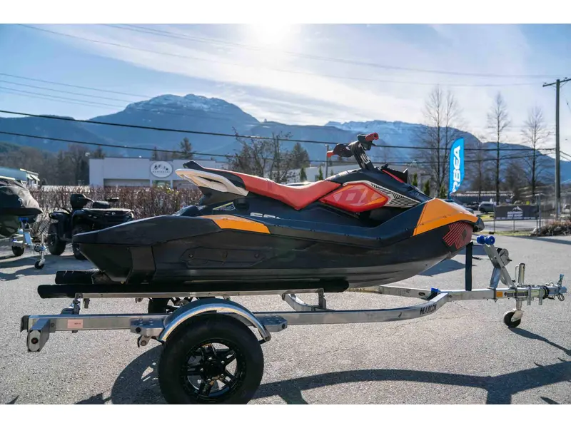 2019 Sea-Doo SPARK TRIXX 3UP IBR thumbnail 5