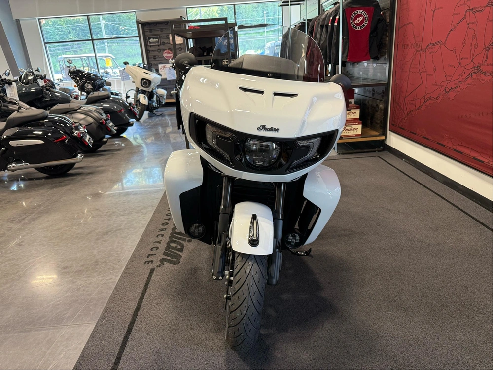 2025 Indian Motorcycle Pursuit Dark Horse alt