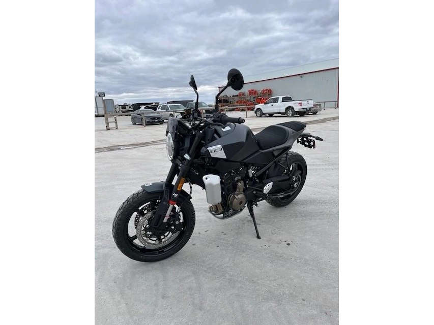 2025 Husqvarna 801 Svartiplen
