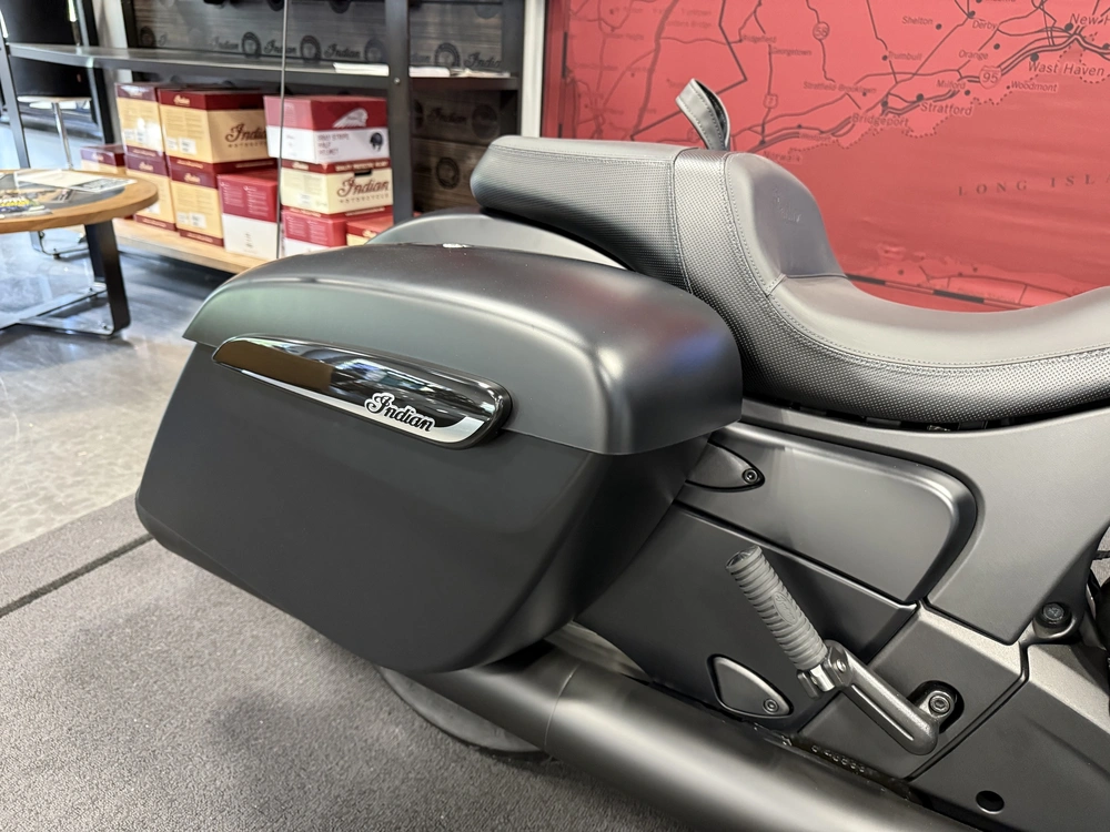 2026 Indian Motorcycle Challenger Dark Horse alt