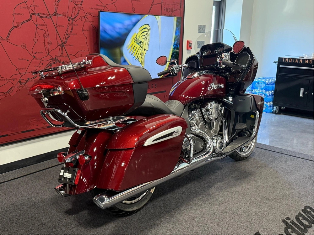 2025 Indian Motorcycle Pursuit Limited, 49st Limited alt