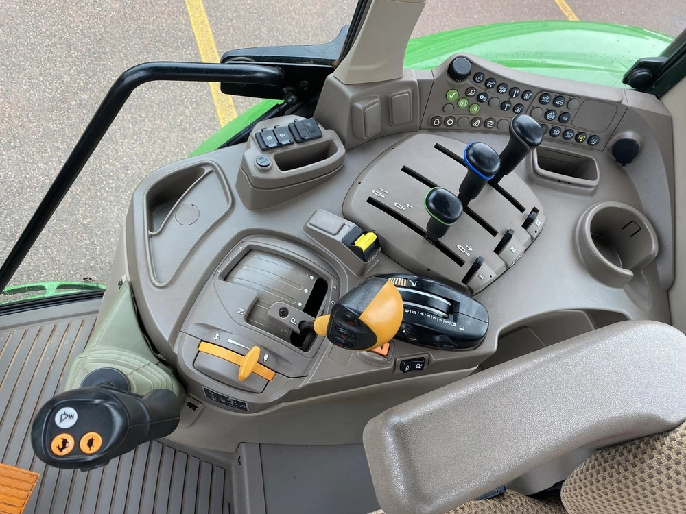 2023 John Deere 6110m alt