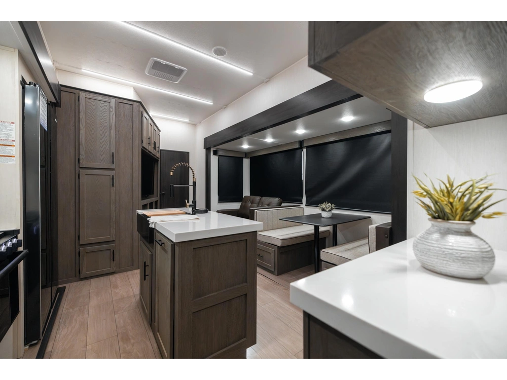 Arctic Wolf 3750 Suite 2026 alt