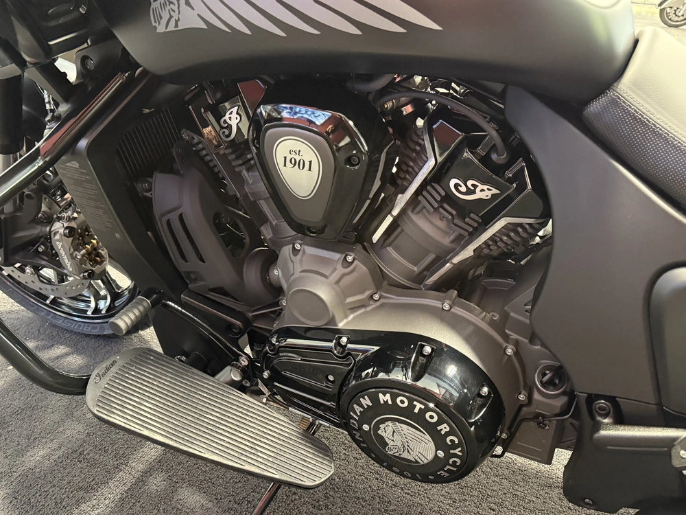 2026 Indian Motorcycle Challenger Dark Horse alt