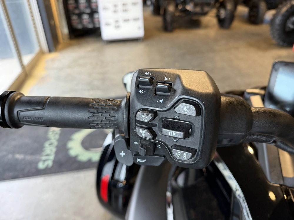 2024 Can-am Spyder F3 S alt