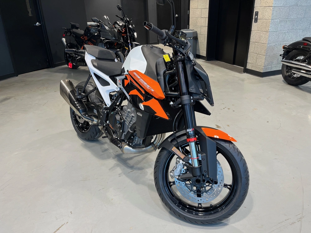 2027 Ktm 990 Duke alt
