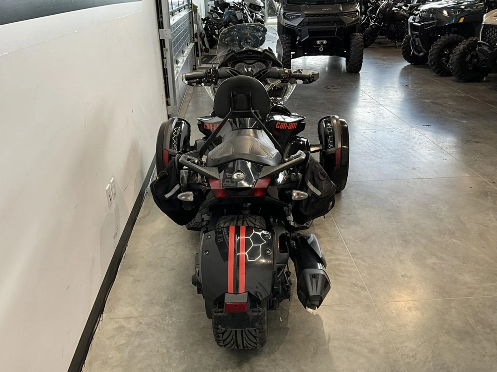 2016 Can-am Spyder Sts alt