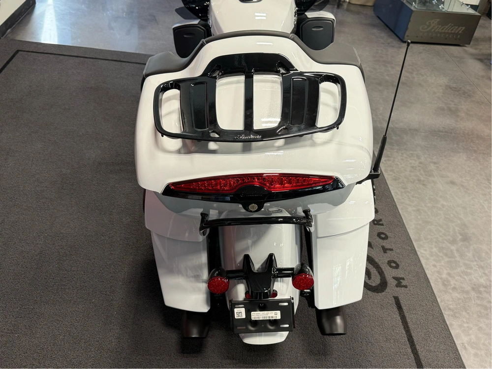 2025 Indian Motorcycle Pursuit Dark Horse alt