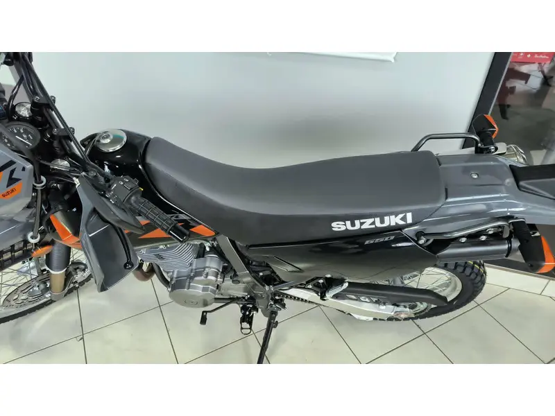 2026 Suzuki DR650SE thumbnail 3