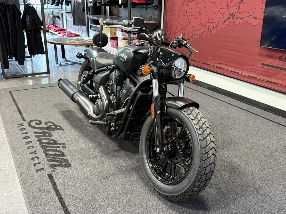 2026 Indian Motorcycle Scout Bobber Lt W/ Tech, Black Smoke, 49st alt