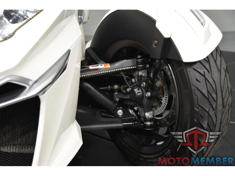 2014 Can-am Spyder Rt S alt