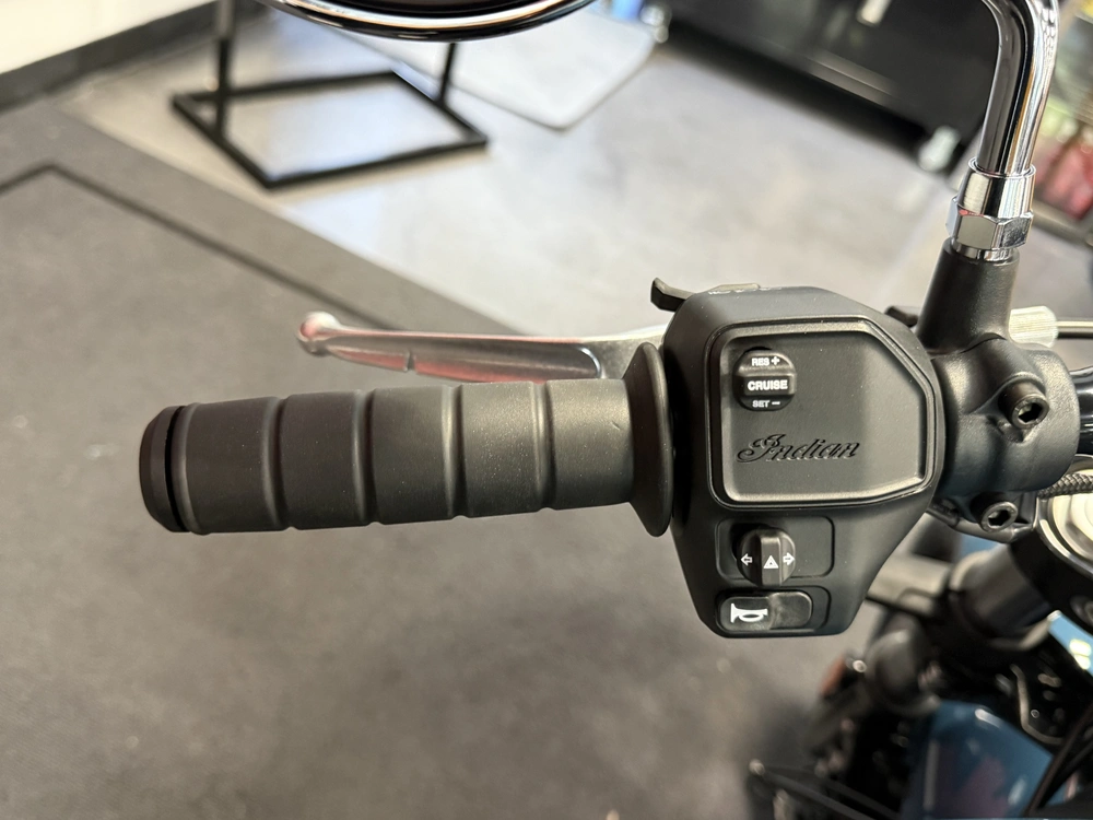 2026 Indian Motorcycle Scout Sixty Bobber Limited alt