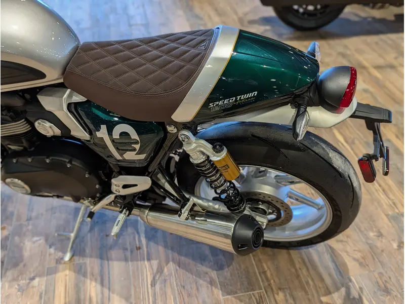 2027 Triumph Speed Twin 1200 Cafe Racer Edition // Aluminum Silver/Competition Green