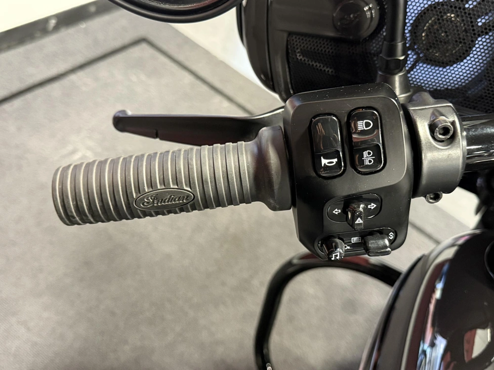 2024 Indian Motorcycle Chieftain Dh Prem Audio, Granite Gray, 49st Dark Horse® With Powerband Audio Package alt