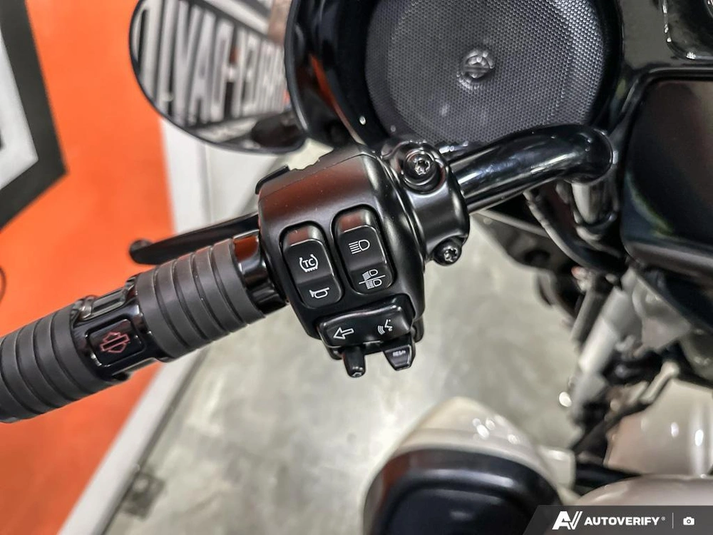 2023 Harley-davidson Flhxst alt