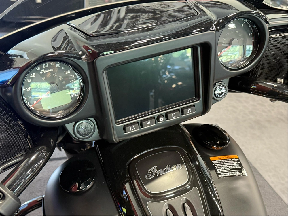 2025 Indian Motorcycle Chieftain Dark Horse With Powerband Audio Package alt