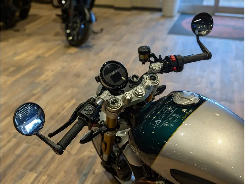 2027 Triumph Speed Twin 1200 Cafe Racer Edition // Aluminum Silver/Competition Green