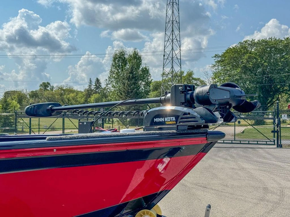 2025 Lund Boat Co 1775 Impact Xs alt