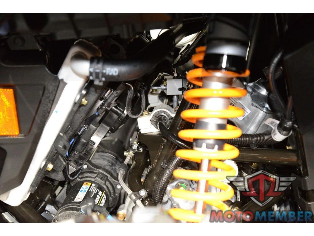 2026 Can-am Outlander Max Xt-p 1000r Mineral Grey & Orange Crush alt