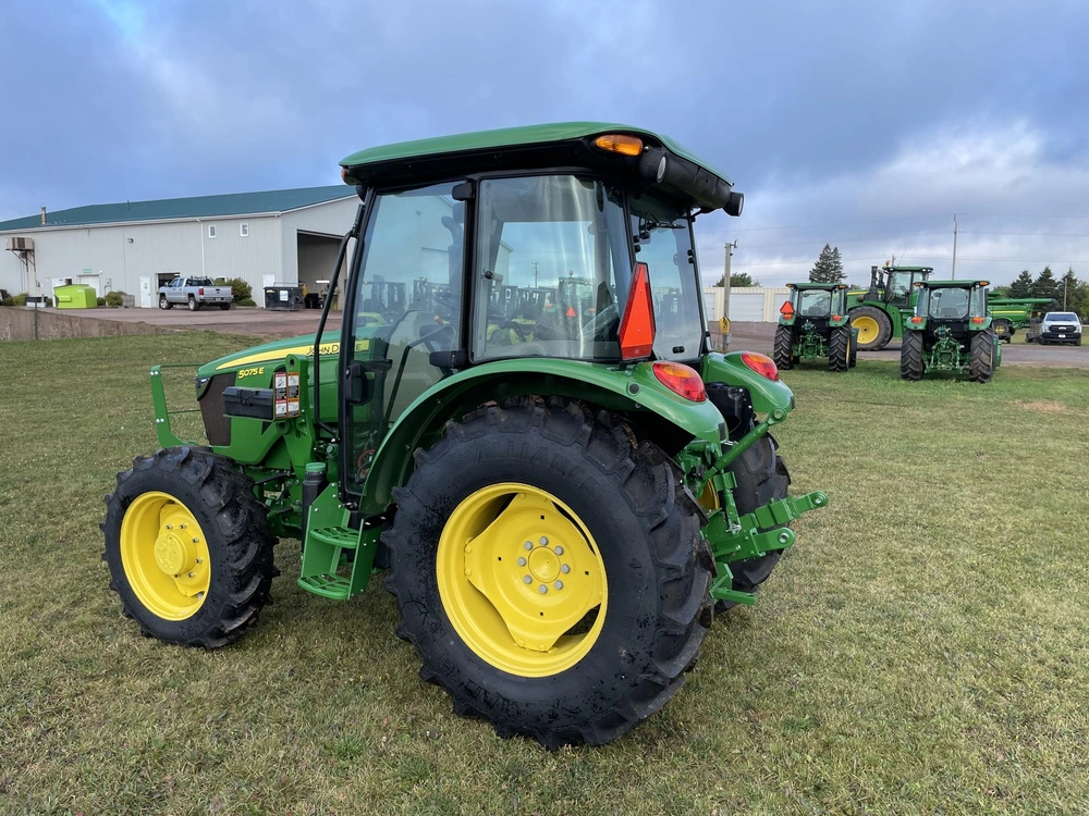 John Deere 5075e 2023 alt