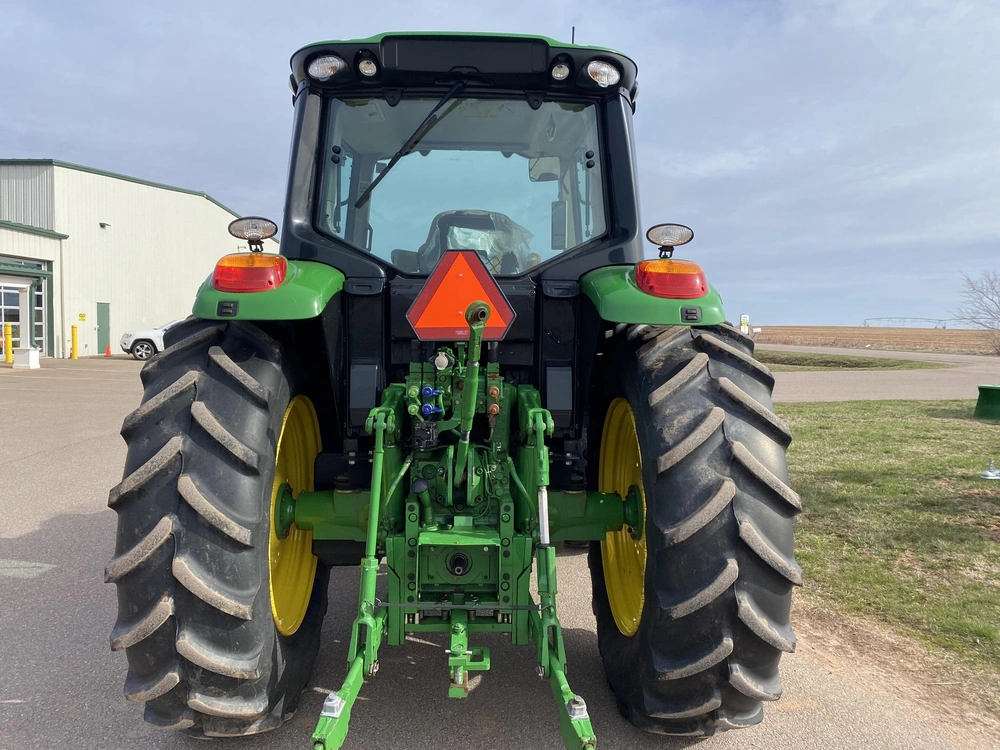 John Deere 6110m 2023 alt