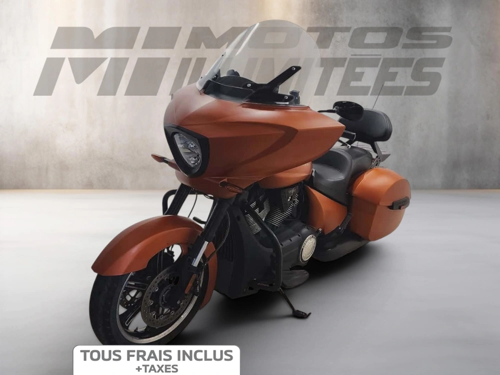 Victory Motorcycles Cross Country 2013 alt