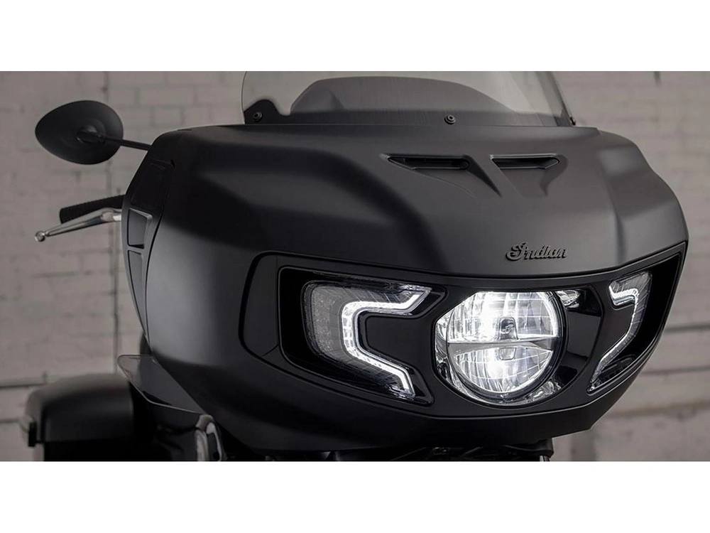 2024 Indian Motorcycle Challenger Dark Horse® With Powerband Audio alt