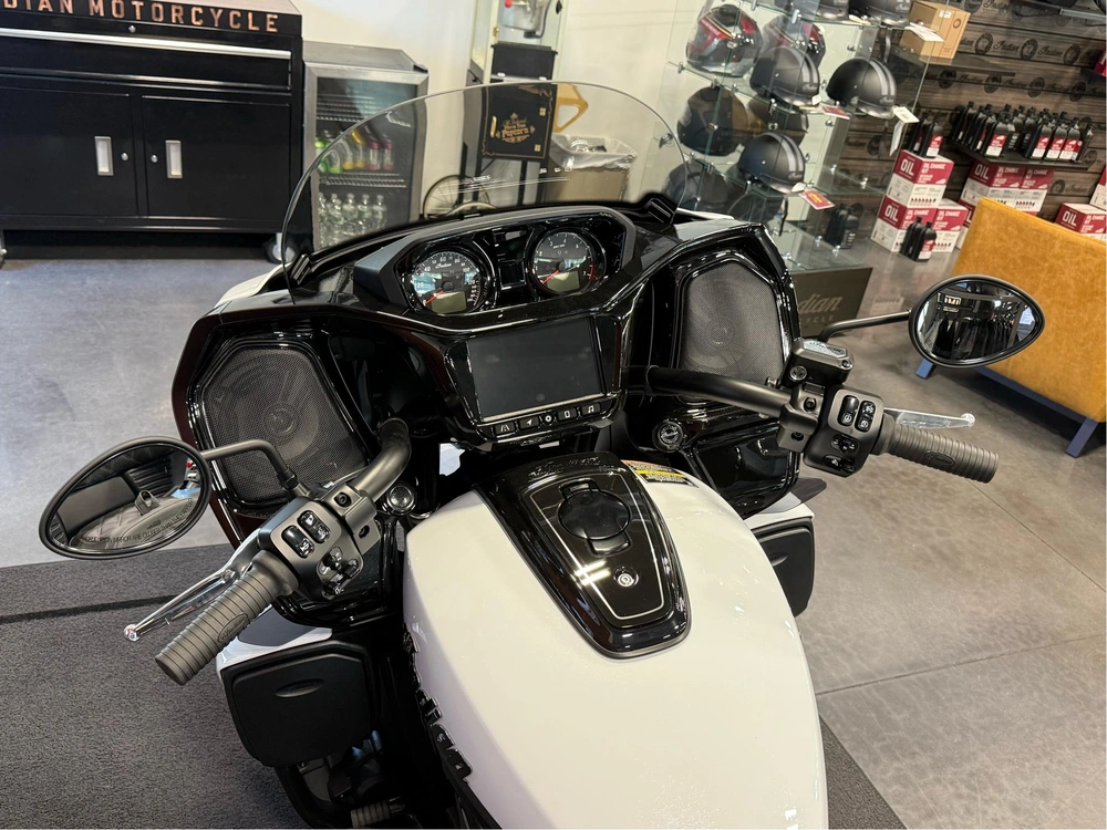2025 Indian Motorcycle Pursuit Dark Horse alt