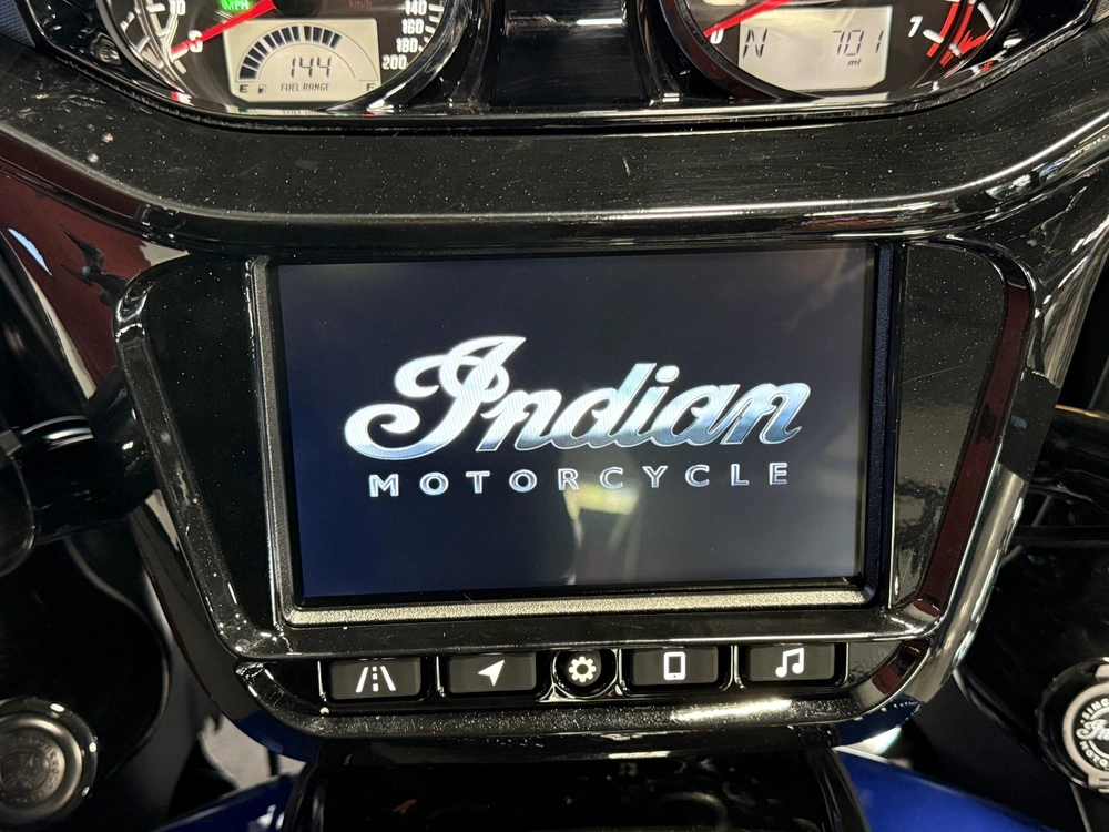 2025 Indian Motorcycle Challenger Dark Horse® alt