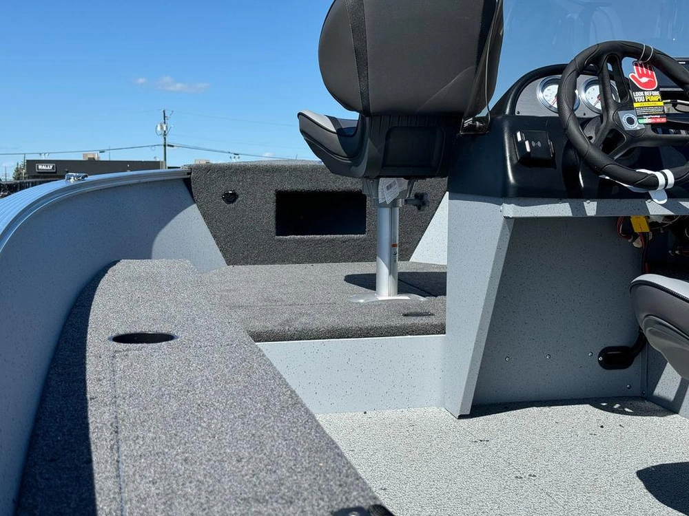 2025 Lund Boat Co 1600 Fury Ss alt