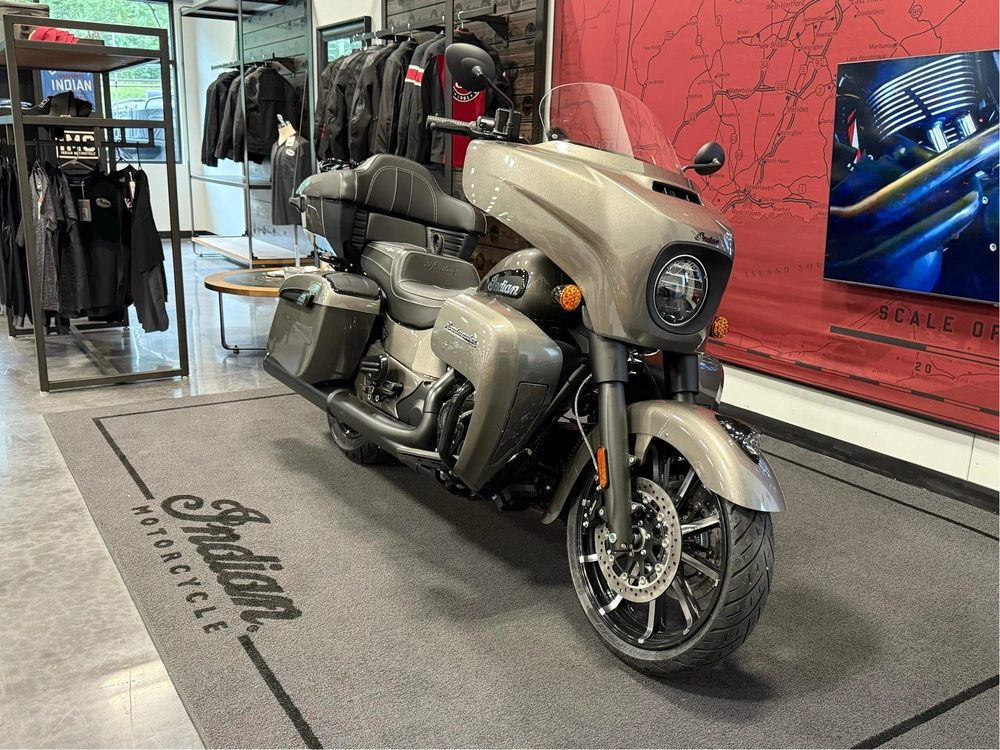 2025 Indian Motorcycle Roadmaster Dark Horse® With Powerband Audio Package alt