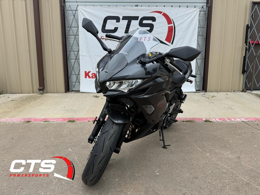 2026 Kawasaki Ninja® 650 Base Base alt