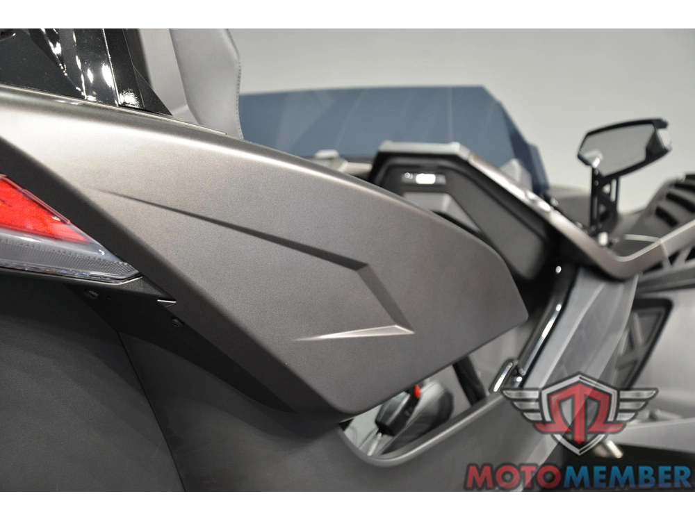 2026 Slingshot R Autodrive alt