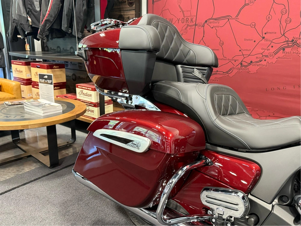 2025 Indian Motorcycle Pursuit Limited, 49st Limited alt