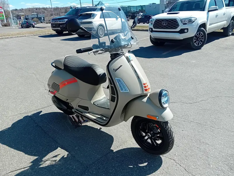 2024 Vespa GTV300 thumbnail 4