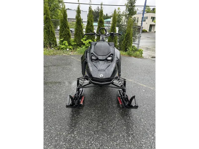 Ski-Doo SUMMIT ADRENALINE EDGE PKG 165 3" 850 E-TEC BLACK W/ SHOT START 2025